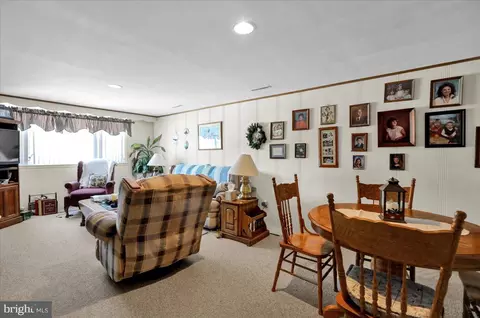 Dining - 904 Snyder Rd, Reading, PA 19609 photo 3 of 3