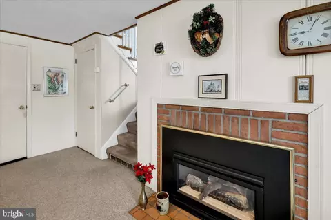 Living - 904 Snyder Rd, Reading, PA 19609 photo 7 of 8