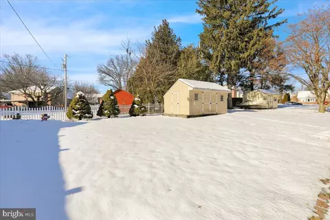 Exterior - 904 Snyder Rd, Reading, PA 19609 photo 4 of 5