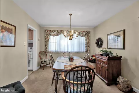 Dining - 904 Snyder Rd, Reading, PA 19609 photo 1 of 3