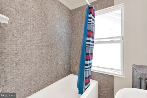 Bath - 235 S Sterley St, Reading, PA 19607 photo 3 of 3