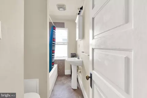 Entry Way - 235 S Sterley St, Reading, PA 19607 photo 3 of 3