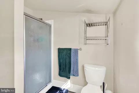 Bath - 235 S Sterley St, Reading, PA 19607 photo 2 of 3