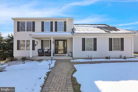 702 Antietam Dr, Douglassville, PA 19518