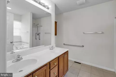 Bath - 1417 Gregg Ave, Reading, PA 19607 photo 1 of 3