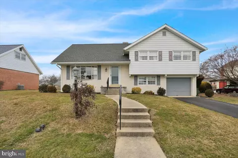 1309 Dogwood Dr, Reading, PA 19609
