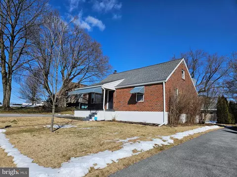 2041 Dennis Dr, Reading, PA 19601