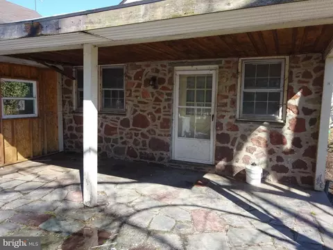5 Harley Dr, Boyertown, PA 19512