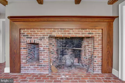 Living - 15 Cardinal Pl, Wyomissing, PA 19610 photo 2 of 5