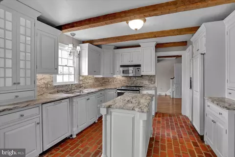Kitchen - 15 Cardinal Pl, Wyomissing, PA 19610 photo 2 of 4