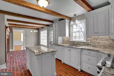 Kitchen - 15 Cardinal Pl, Wyomissing, PA 19610 photo 3 of 4