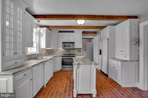 Kitchen - 15 Cardinal Pl, Wyomissing, PA 19610 photo 1 of 4