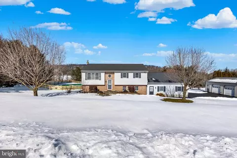 51 Daniel Dr, Mohrsville, PA 19541