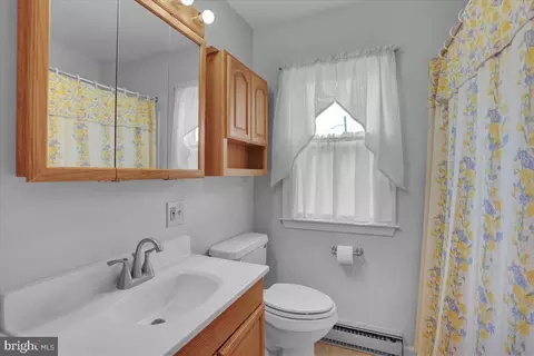 Bath - 313 Bartlett St, Reading, PA 19611 photo 1 of 2