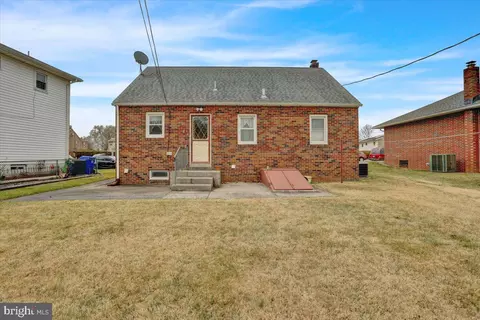 Exterior - 313 Bartlett St, Reading, PA 19611 photo 8 of 9