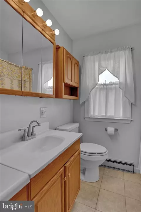 Bath - 313 Bartlett St, Reading, PA 19611 photo 2 of 2
