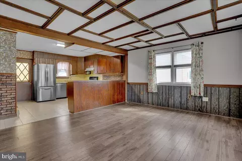 Living - 313 Bartlett St, Reading, PA 19611 photo 1 of 2