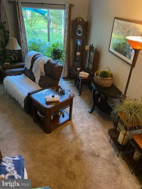 Living - 90 Medinah Dr, Reading, PA 19607 photo 4 of 6