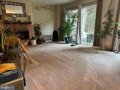 Living - 90 Medinah Dr, Reading, PA 19607 photo 2 of 6