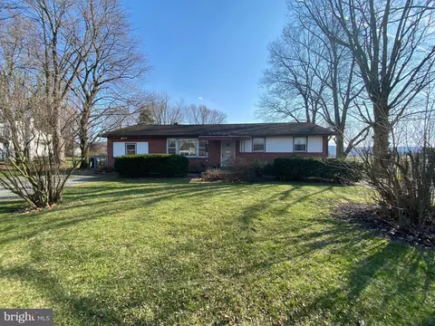 4220 Main St, Elverson, PA 19520