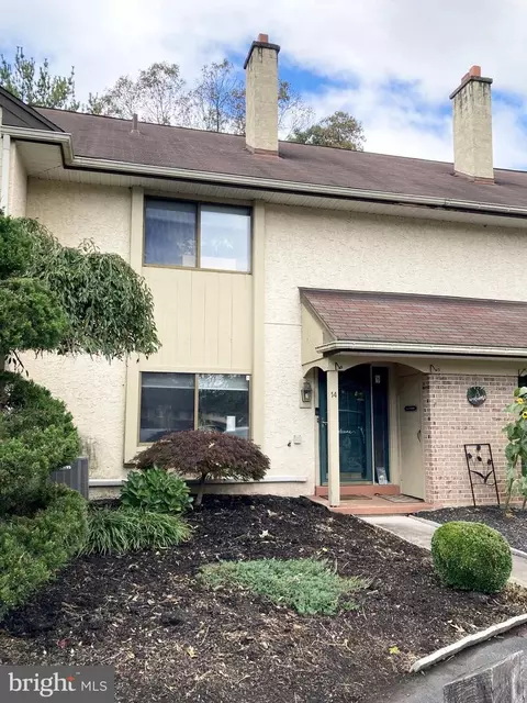14 Pine Woods Ct, Reading, PA 19607