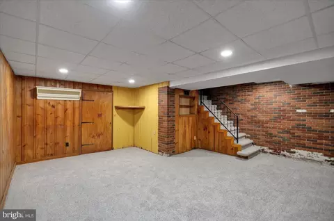 Living - 392 Sunset Rd, West Reading, PA 19611 photo 1 of 2