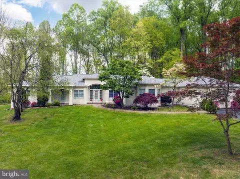 30 Kendall Dr, Reading, PA 19606