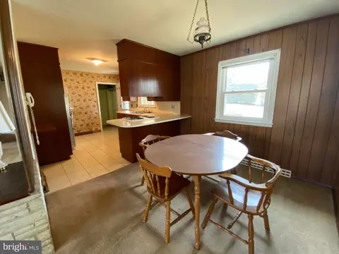 Dining - 328 W Elm St, Reading, PA 19607 photo 1 of 2