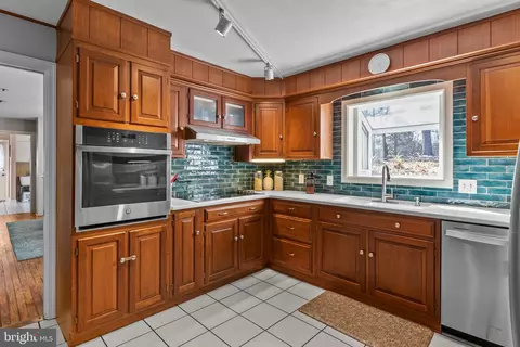 Kitchen - 538 Campus Rd, Wyomissing, PA 19610 photo 3 of 3