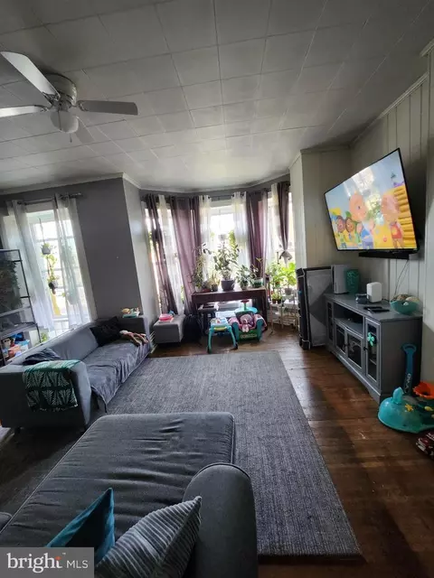 Living - 626 Centre Ave, Reading, PA 19601 photo 8 of 9