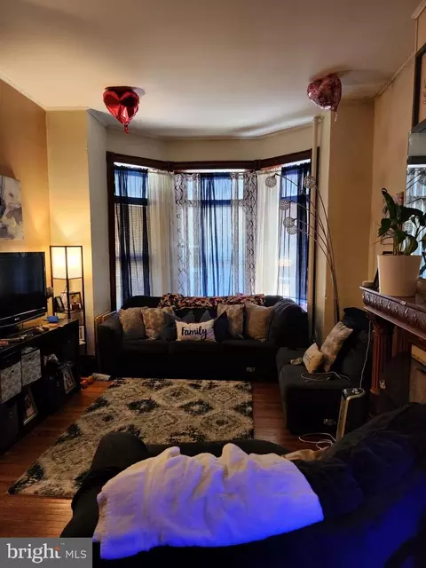 Living - 626 Centre Ave, Reading, PA 19601 photo 6 of 9
