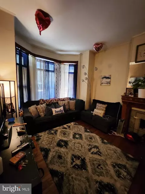 Living - 626 Centre Ave, Reading, PA 19601 photo 5 of 9