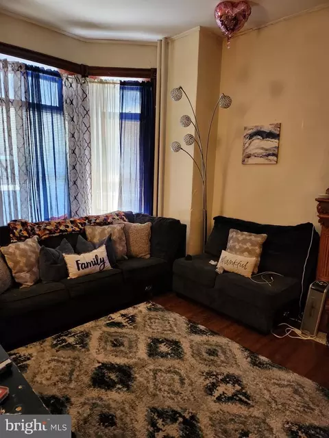 Living - 626 Centre Ave, Reading, PA 19601 photo 4 of 9