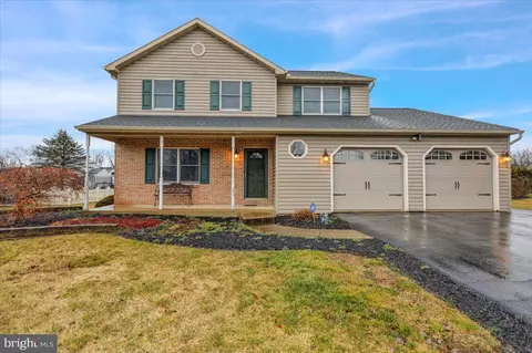 273 W Walnut Tree Dr, Blandon, PA 19510
