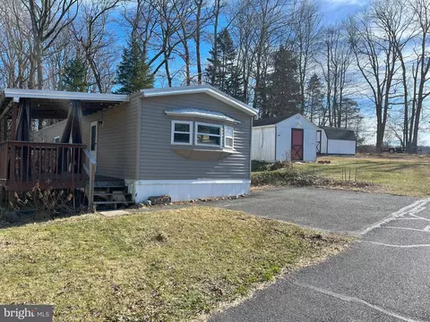 19 Park Dr, Barto, PA 19504 photo 2