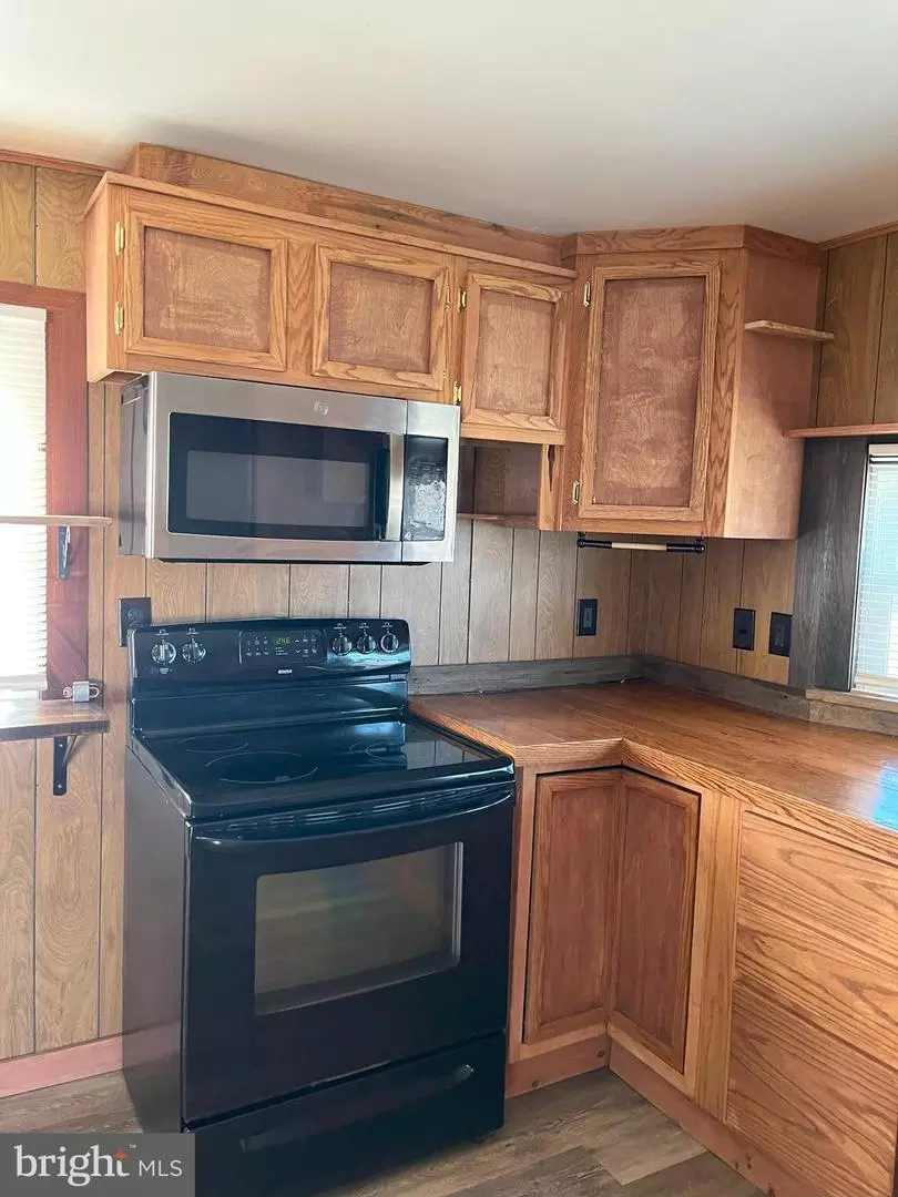 Kitchen - 19 Park Dr, Barto, PA 19504 photo 2 of 3