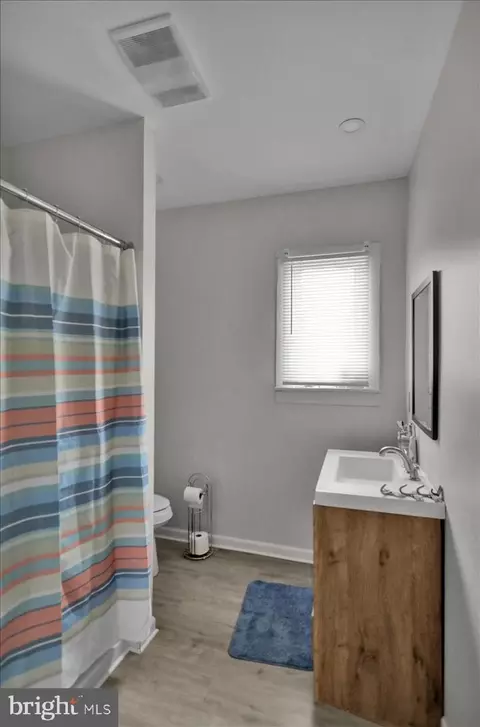 Bath - 1423 Lancaster Ave, Reading, PA 19607 photo 2 of 3
