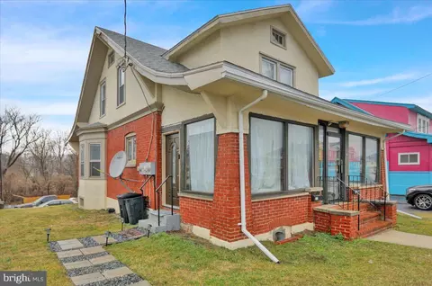 Exterior - 1423 Lancaster Ave, Reading, PA 19607 photo 4 of 9