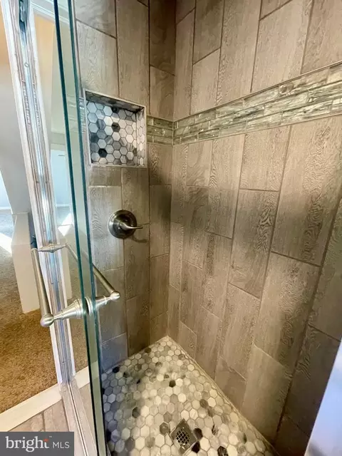 Bath - 129 Spring Valley Rd, Reading, PA 19605 photo 3 of 3