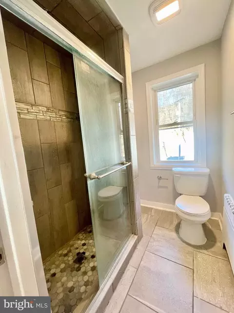 Bath - 129 Spring Valley Rd, Reading, PA 19605 photo 2 of 3