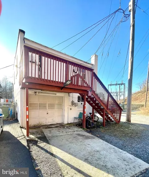 Exterior - 129 Spring Valley Rd, Reading, PA 19605 photo 3 of 5