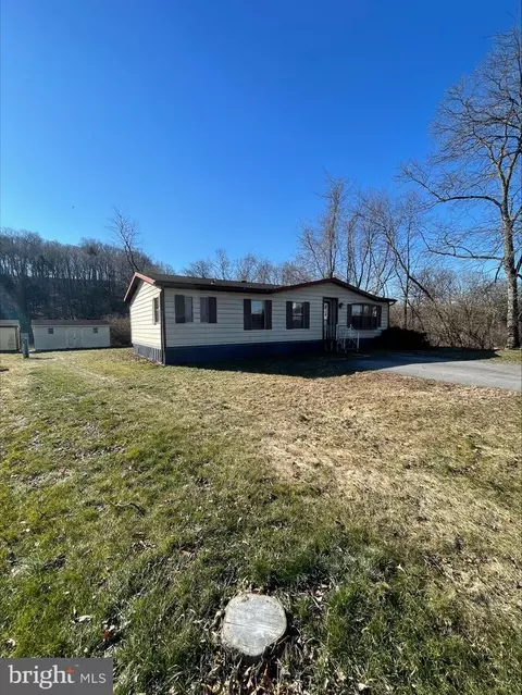 77 Blarney Cir, Mohrsville, PA 19541