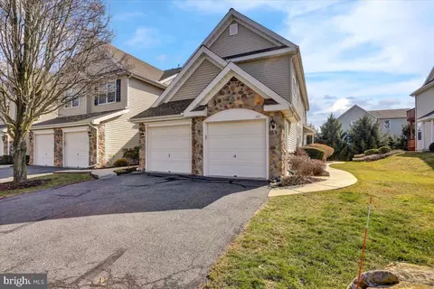 700 Country Ln, Morgantown, PA 19543