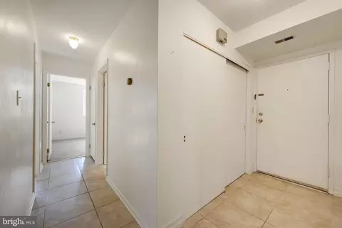 Entry Way - 9 D Fairway Rd, Reading, PA 19607 photo 2 of 2