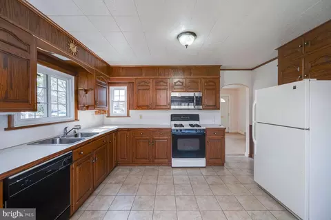 Kitchen - 111 Beverly Ave, Reading, PA 19607 photo 4 of 6