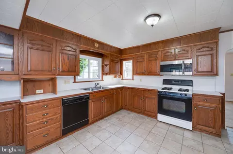 Kitchen - 111 Beverly Ave, Reading, PA 19607 photo 5 of 6
