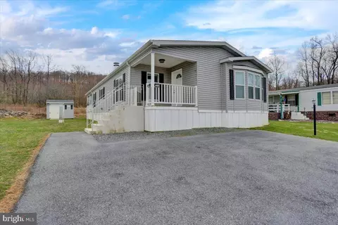 16 Mountain View Ln, Blandon, PA 19510