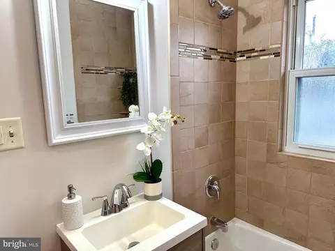 Bath - 1609 Meade St, Reading, PA 19607 photo 1 of 2