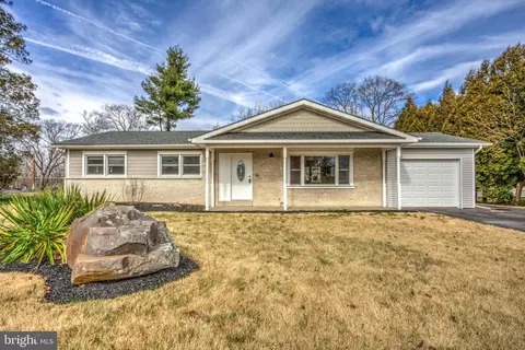 15 Heather Ln, Douglassville, PA 19518