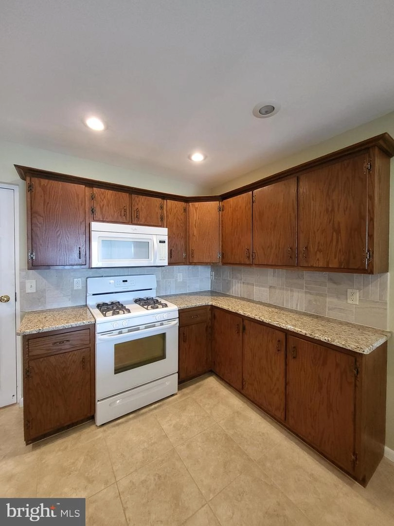 Kitchen - 1375 Pershing Blvd #603, Reading, PA 19607 photo 3 of 4
